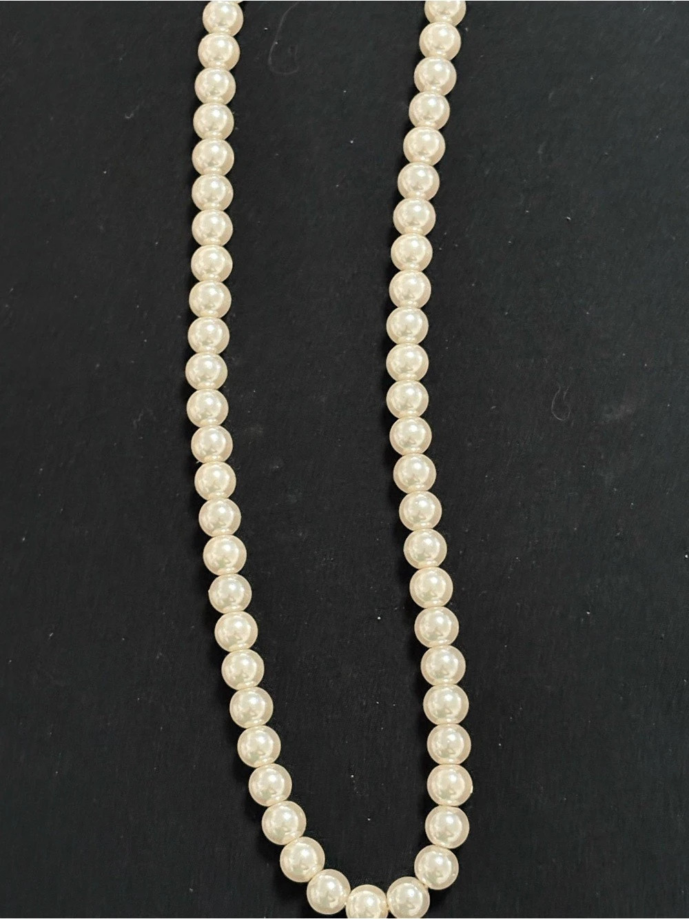 Pearl Strand Necklace in White Like New
